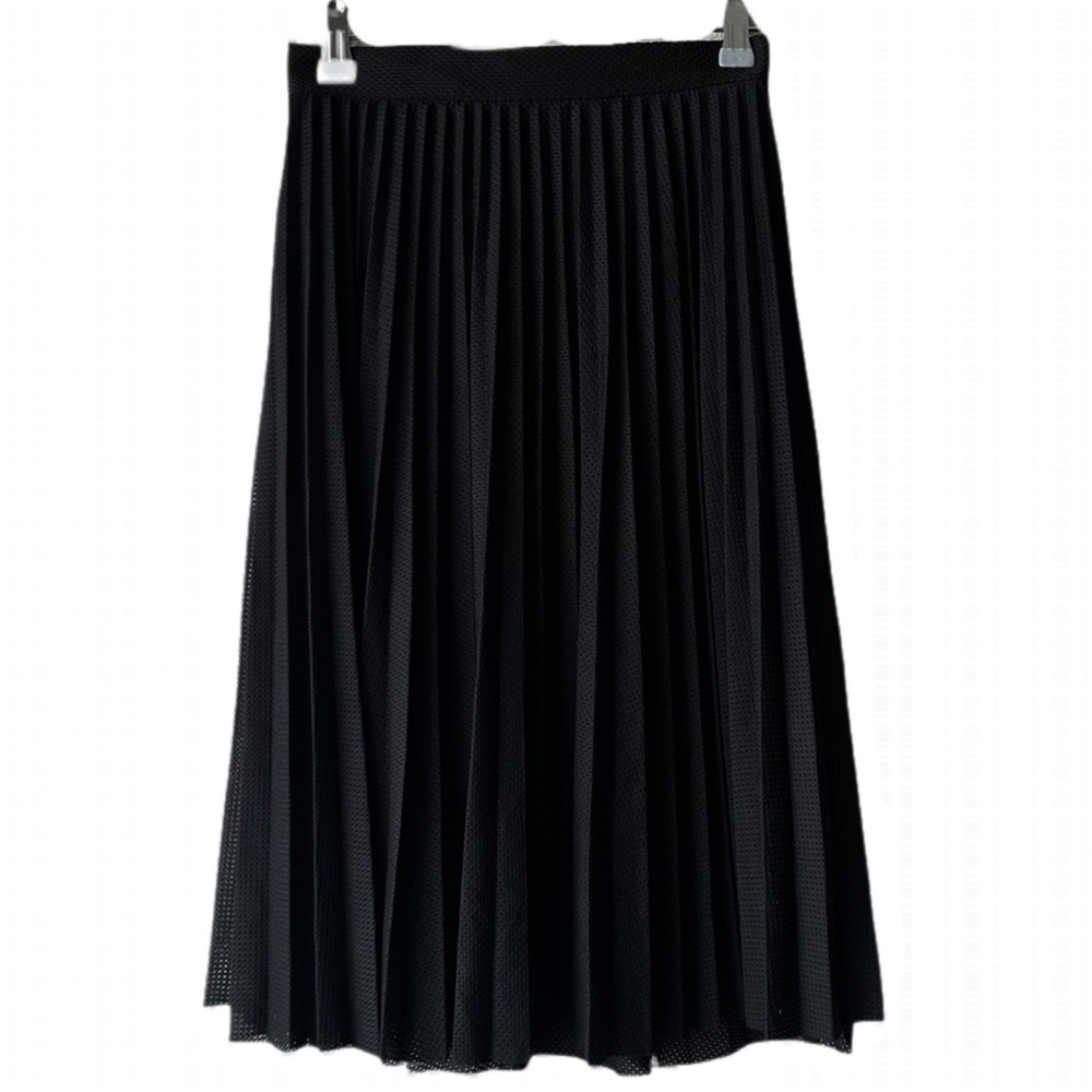 🖤 French Connection Elegant Black Pleated Midi Skirt – Timeless & Chic! 🖤